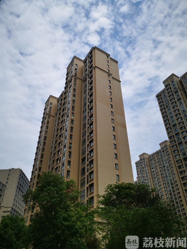 高层户外的晾衣架该去该留？k8凯发国际登录存坠落隐患